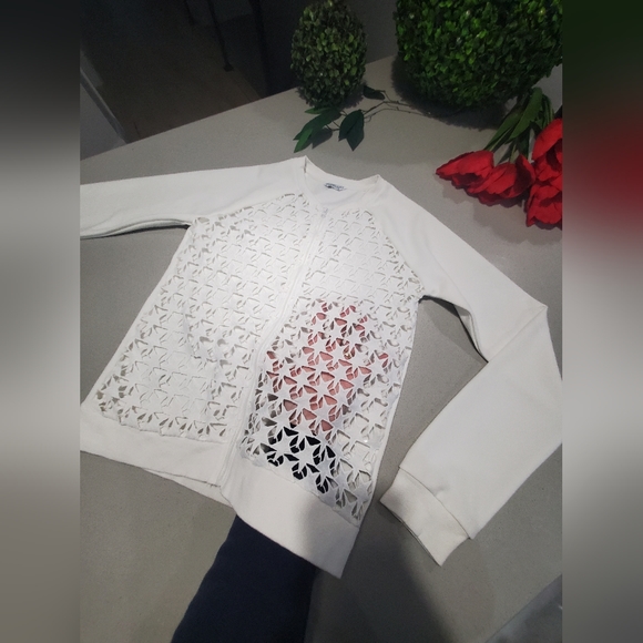 ON S'EN FOU DES GARÇONS Jolie veste estivale blanche, motifs étoilés en découpe - Picture 3 of 5